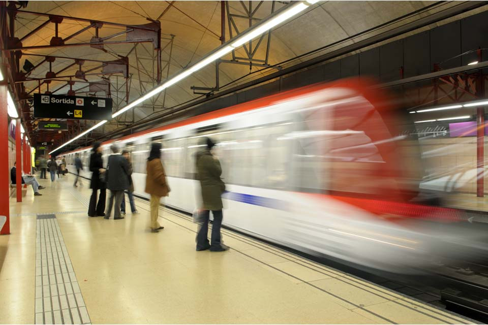 Abonaments gratuïts a Renfe i baixada dels preus dels transports públics de Barcelona